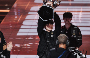 Khoảnh khắc hiếm có của Faker khiến cộng đồng "phát sốt"