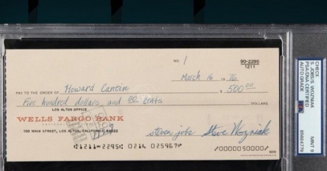 Tấm séc đầu tiên và bo mạch Apple-1 được đấu giá hơn 5 triệu USD