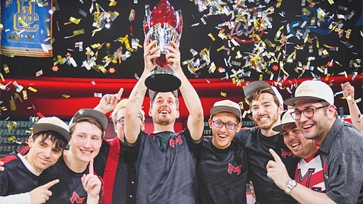 Nhận được học bổng toàn phần từ trường đại học nhờ chơi LMHT