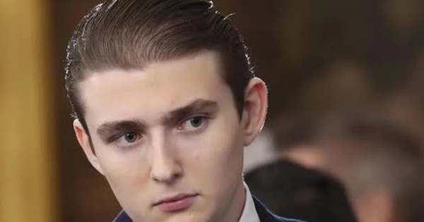 Barron Trump gây sốt