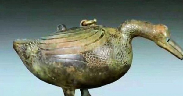 Nghi đồ cổ mua 1,5 tỷ đồng là giả, cô gái đi giám định và hết hồn khi biết giá