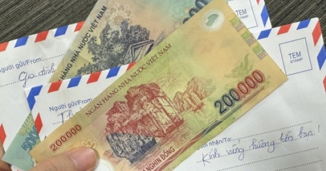 Gia đình trí thức gửi 2 phong bì phúng điếu, cả nhà thông gia nghèo xôn xao