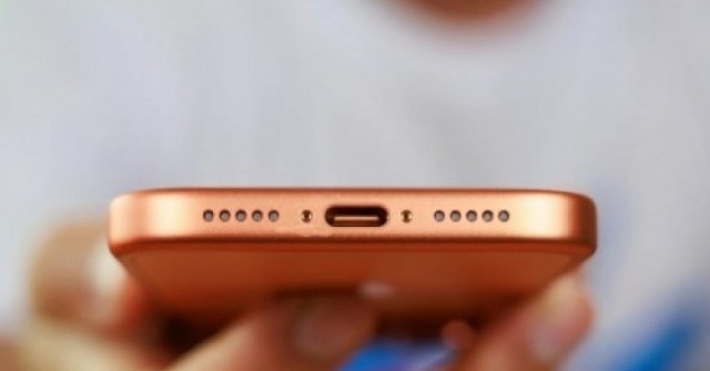 Người dùng iPhone 17 Pro phản ánh lỗi loa phát tiếng rè khi sạc