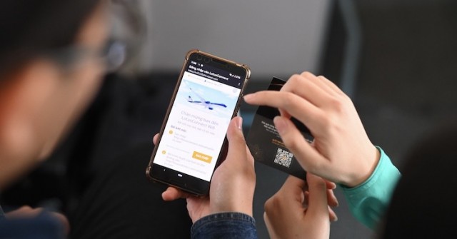 Những chuyến bay nào tại Việt Nam đã có Internet vệ tinh, giá cước ra sao?