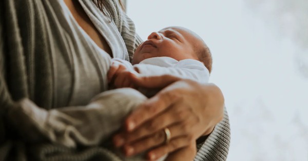 Nghiên cứu mới gây sốc: Phát hiện thuốc trừ sâu, chất bảo quản trong sữa mẹ?
