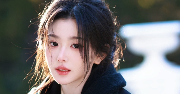 Cả showbiz chưa thấy ai dám chê mỹ nhân này: Nhan sắc quý hơn kim cương châu báu, thua công chúa mỗi cái tên