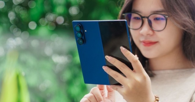 Một chiếc smartphone màn hình gập không nếp gấp sắp ra mắt