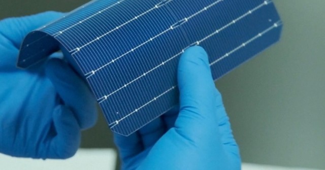Trung Quốc lại tạo đột phá với pin mặt trời giữ 97% hiệu suất sau 2.000 giờ