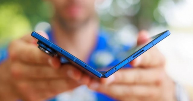 Lý do không dễ để sở hữu smartphone màn hình gập năm nay