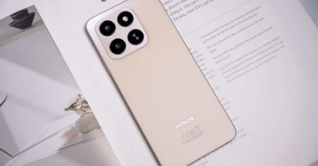 Honor tung smartphone X7d pin 6.500mAh, có nút AI chuyên biệt