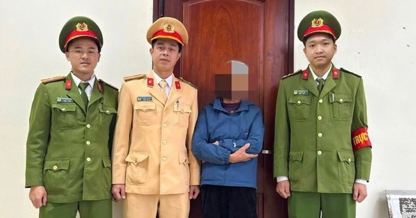 Đứng trước mặt công an nhưng vẫn quyết chuyển 112 triệu đồng cho lừa đảo