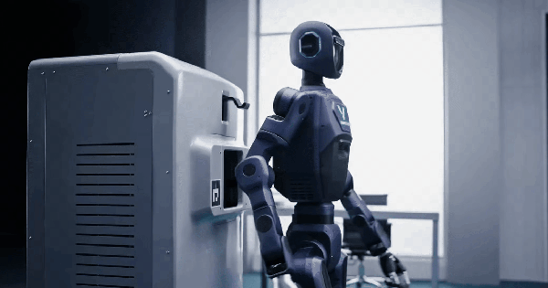 Robot hình người 'Made in Vietnam' thế hệ thứ 2 của tỷ phú Phạm Nhật Vượng chính thức ra mắt: Có thể tự sạc pin - không cần con người hỗ trợ