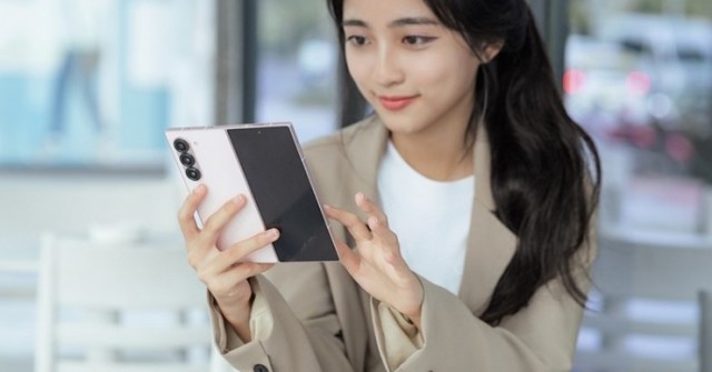 Top 4 smartphone Android đáng mua hơn Galaxy Z Tri Fold
