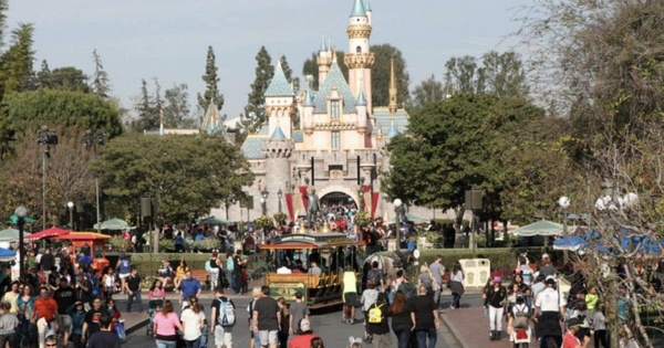 Dịch bệnh truyền nhiễm nguy hiểm nhất thế giới bùng phát tại Disneyland, giới chức phát cảnh báo khẩn
