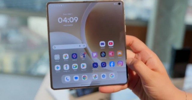 Motorola chính thức hé lộ về Razr Fold màn hình gập với pin siêu 