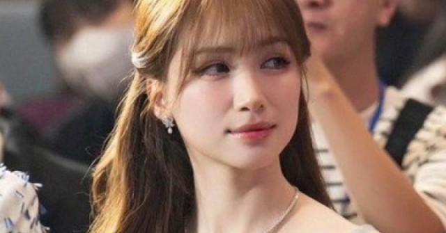Hòa Minzy được fan tặng 6 cây vàng?