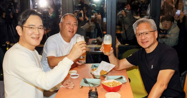 Dấu hiệu bong bóng AI sắp nổ tung: Chỉ cần CEO Nvidia đi ăn gà rán, cổ phiếu quán bán gà ngay lập tức bốc đầu tăng 20%