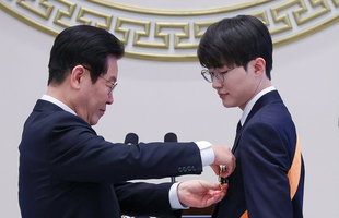 Khán giả soi ra loạt đãi ngộ dành cho Faker nhưng có một nhân vật sẽ phải chịu áp lực cực lớn