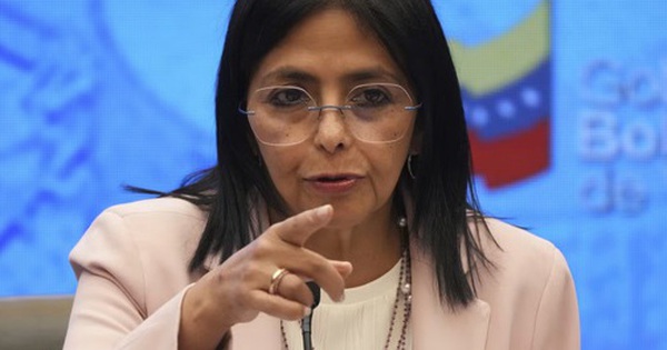 Tổng thống Mỹ Trump công bố ảnh Tổng thống Venezuela Maduro bị bịt mắt