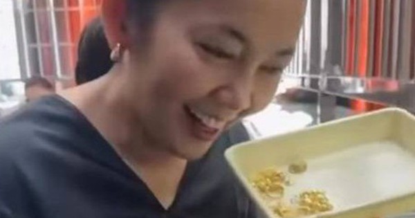 Mang số vàng mua hơn 20 năm đi bán, người phụ nữ sốc khi biết giá trị