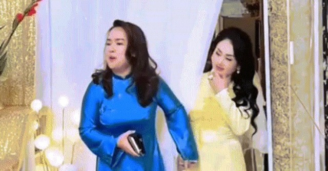 Cô dâu 61 tuổi lấy chồng Việt kiều, được các con tổ chức đám cưới linh đình