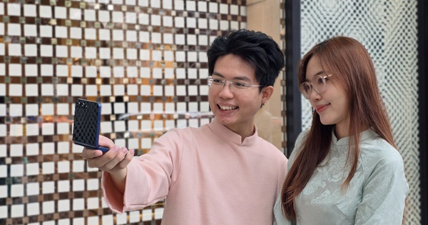 Tết không còn là cuộc đua chụp ảnh khi mỗi gia đình tự tạo bộ ảnh Tết ngay tại nhà