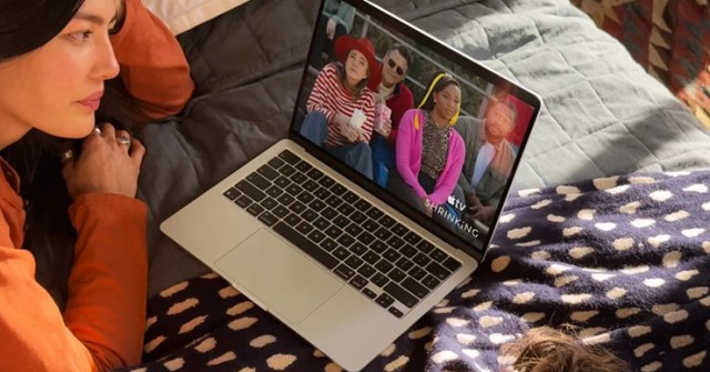 Apple công bố chiếc MacBook quốc dân với hiệu năng AI vô đối