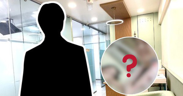 Xôn xao ảnh nam ca sĩ 97 nắm chặt tay vợ ngoài ngành trong bệnh viện