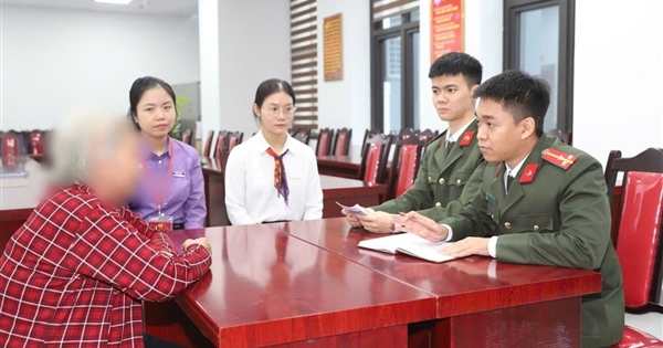 Bắc Ninh: Cụ bà đến ngân hàng chuyển 450 triệu đồng sau 2 tuần liên tục bị kẻ lừa đảo gọi điện đe dọa - Nhân viên TPBank thấy bất thường, lập tức báo công an