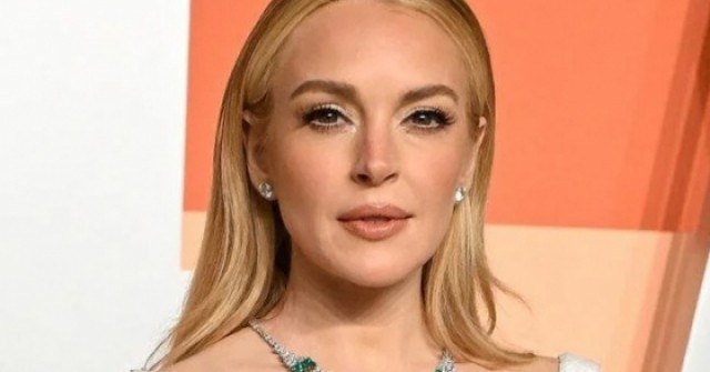 Gia đình lo lắng khi Lindsay Lohan ở lại Dubai giữa căng thẳng leo thang