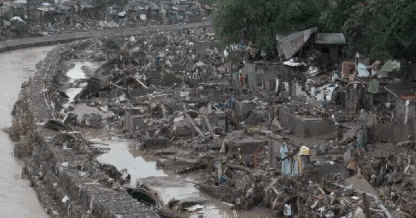 Bão Kalmaegi đổ bộ vào Philippines lần thứ 7, khung cảnh khắp nơi như 