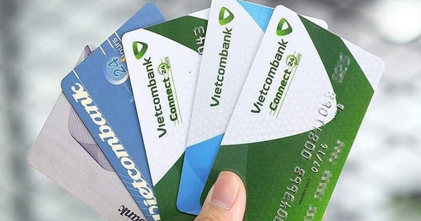 Từ nay, mở thẻ tín dụng Vietcombank, Agribank và BIDV... đều phải trực tiếp ra ngân hàng