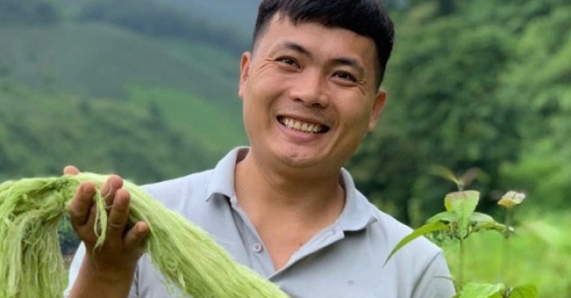 Kỹ sư bỏ việc ở Nhật, về quê biến rác thành vải lụa