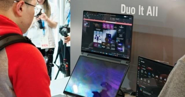 CES 2026: ASUS 'tung' laptop chơi game đầu tiên có hai màn hình và router Wifi 8