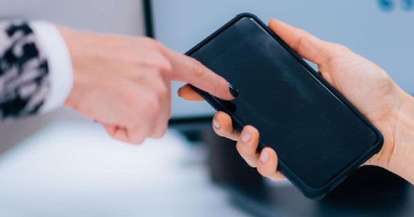 Cho người khác mượn điện thoại: Quên gì thì quên, cấm được quên thao tác 5 giây này nếu không muốn lộ hết bí mật