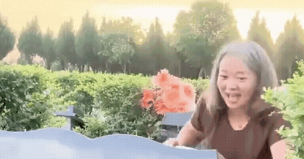 Đoạn video 12 giây làm tan nát trái tim mọi người mẹ