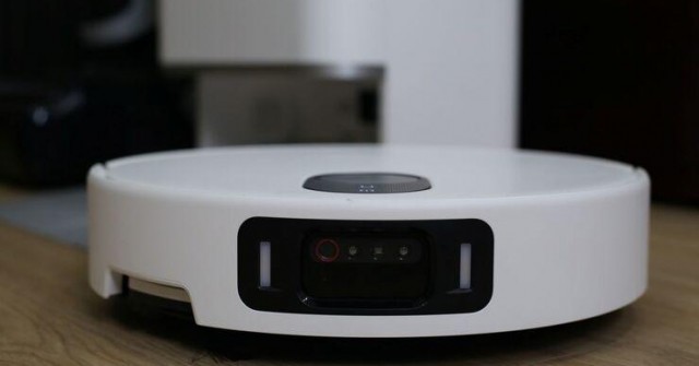 Robot hút bụi, lau nhà thông minh tích hợp camera giám sát và đèn pin