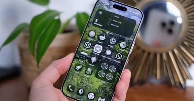 Apple phát tín hiệu cho người dùng iPhone lười lên đời iOS 26