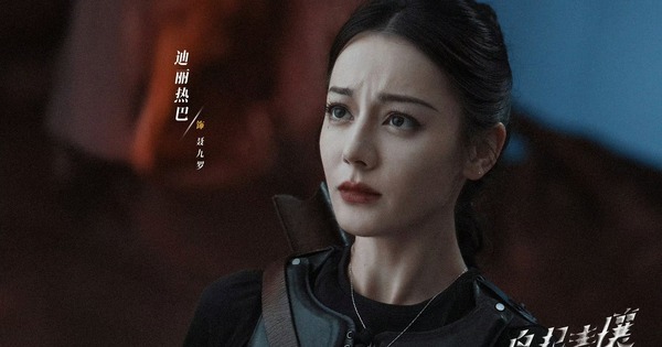 Nhìn cặp lông mày của Địch Lệ Nhiệt Ba mà thấy xấu hổ vô cùng