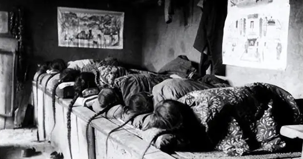 16 ảnh gây ngỡ ngàng cuối nhà Thanh: Bé gái làm con dâu từ 4 tuổi, thiếu nữ luyện võ trái ngược phim ảnh