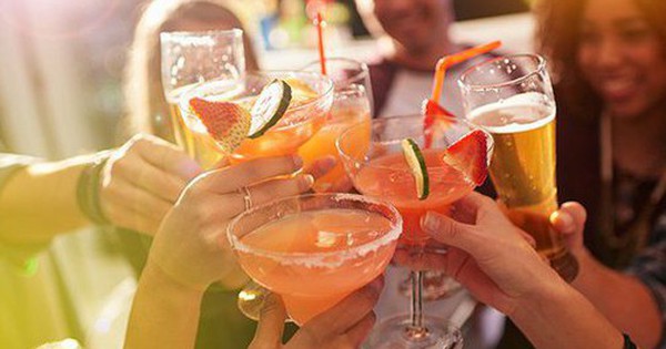Gen Z vẫn đi bar, nhưng họ uống theo cách riêng của mình