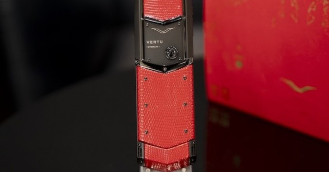 “Huyền thoại” Vertu Signature V vàng khối 18K giá hơn 2,2 tỷ đồng