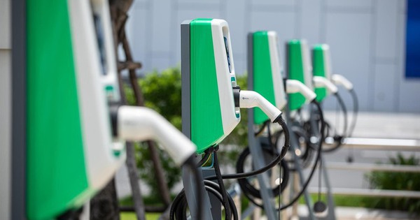 Infographic: Hạ tầng sạc pin ngày một vững mạnh, người Việt đã có thể an tâm mua xe điện