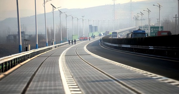 Chỉ có thể là Trung Quốc: Đường cao tốc tạo ra điện, phương Tây cũng phải thốt lên 