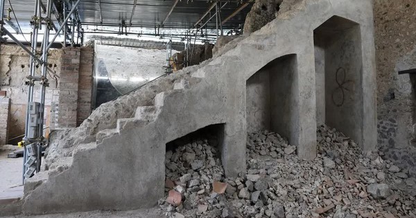 Phát hiện cầu thang cổ hé lộ kiến trúc “Pompeii thất lạc”