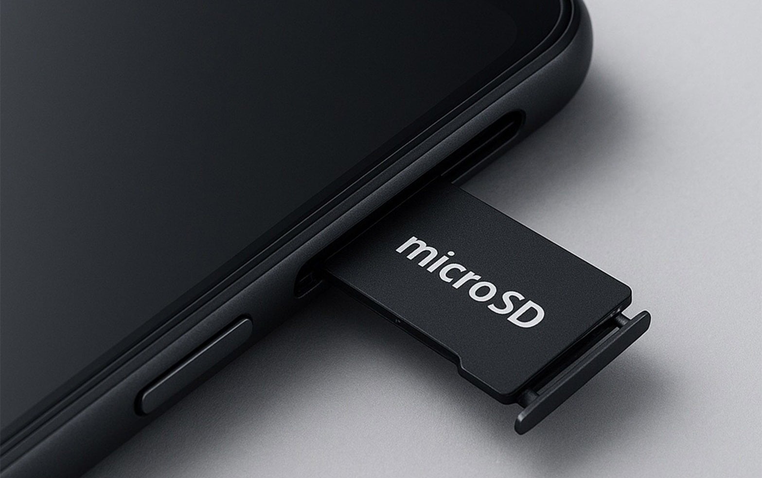 Nguy cơ giá RAM tăng cao khiến thị trường smartphone “đau đầu”, khe cắm microSD có thể trở lại