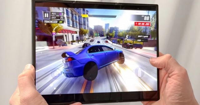 Trên tay Galaxy Z Tri Fold 3 màn hình gập: Quá đã