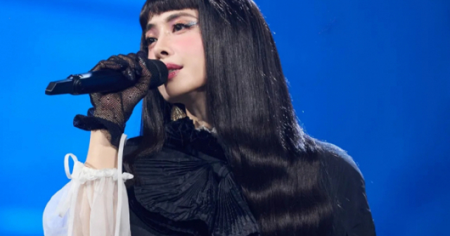 Ca sĩ có màn cưỡi 'rắn khổng lồ' trong concert Thái Y Lâm bất ngờ khởi kiện