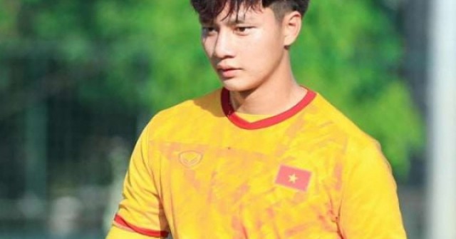 Thủ môn Cao Văn Bình: “Nếu không theo nghiệp đá bóng, em đã đi xuất khẩu lao động rồi”
