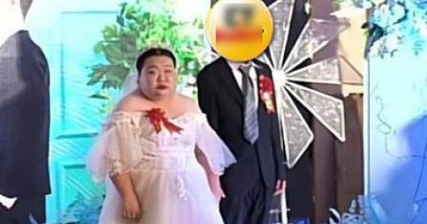 Chú rể 23 cưới vợ 43 tuổi, biểu cảm trong đám cưới gây bất ngờ